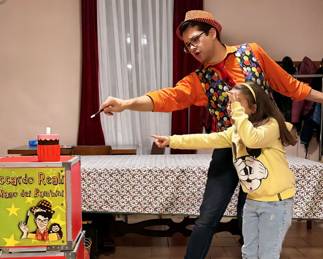 Bambini che giocano in cerchio