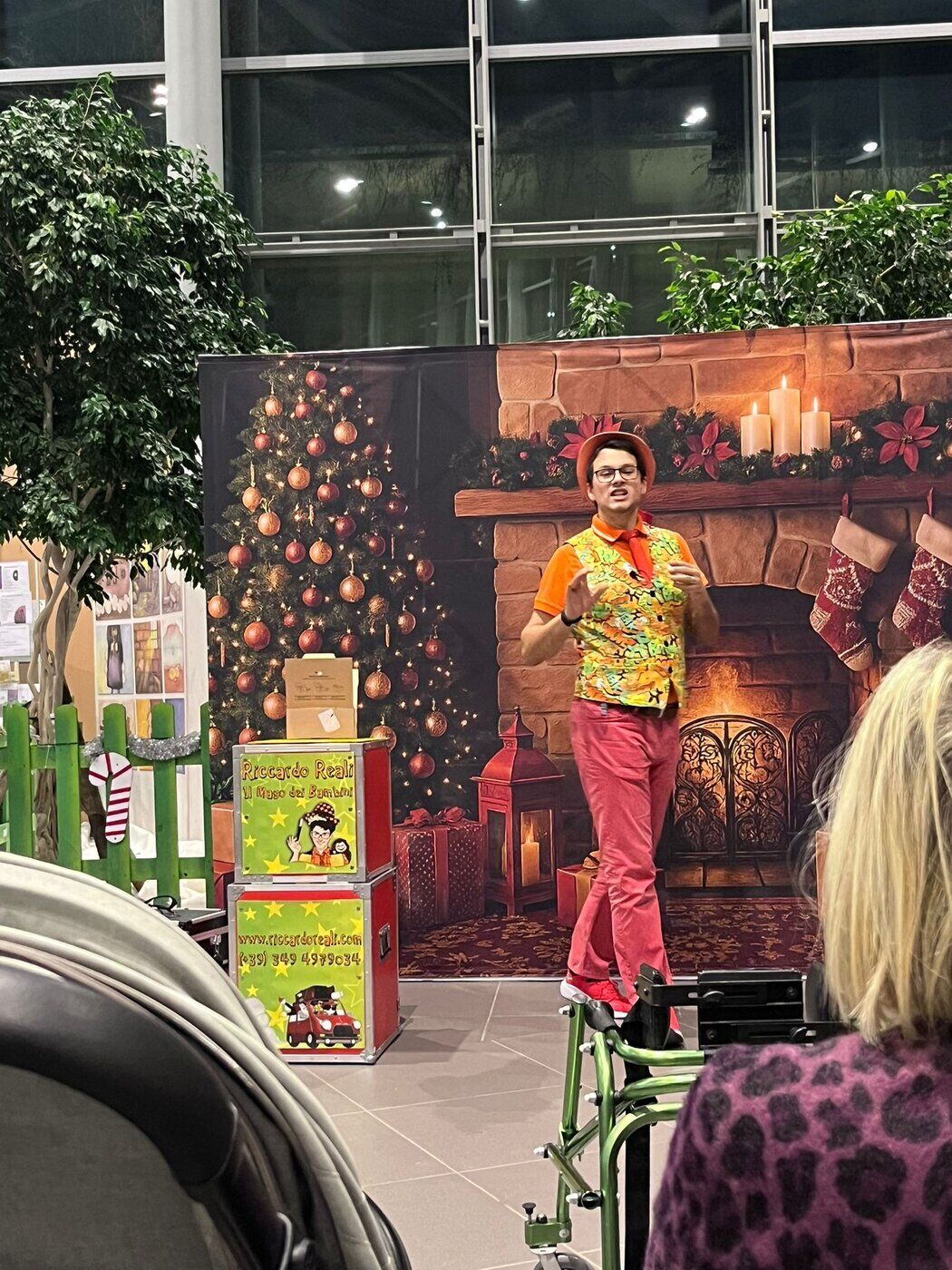 Fondale scenografico colorato per spettacolo